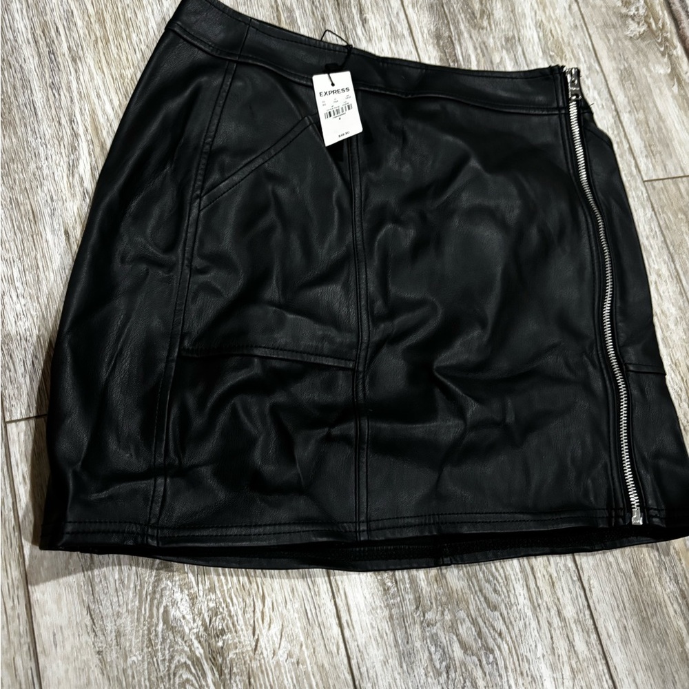 Vegan leather express mini skirt with side zip